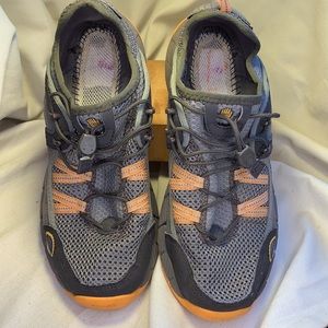 Teva Athletic light sneaker  shoe preloved in GUC